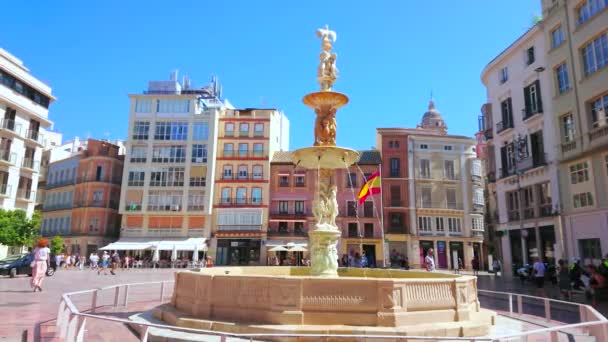 スペイン マラガ 2019年9月26日 9月26日 マラガのプラザ コンストラクション コンスティチューション スクエア に大理石の彫刻とレリーフで飾られた彫刻されたジェノヴァの泉 — ストック動画
