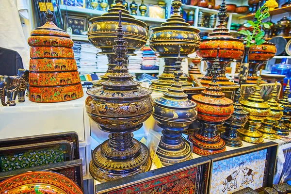 Lacquer food offering vessels, Bogyoke Aung San Market, Yangón , — Foto de Stock