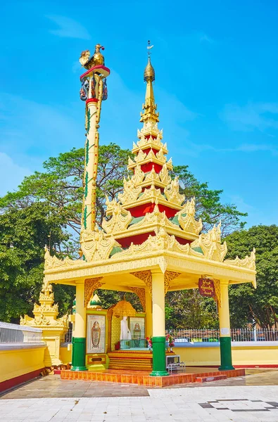 Svatyně Buddhovy stopy Mahavijaya Pagoda, Yangon, Myanma — Stock fotografie