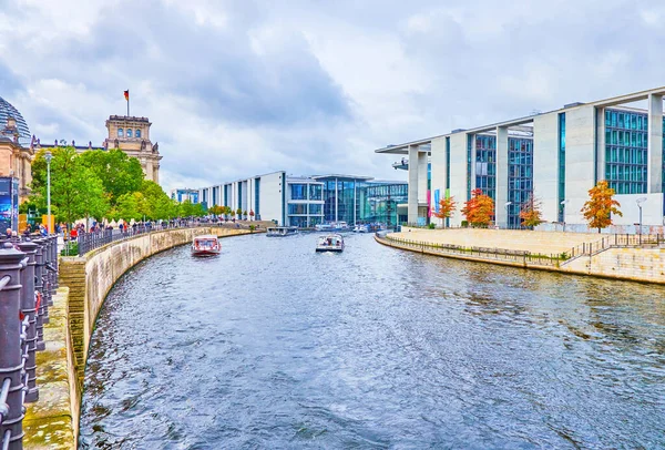 Spree folyó Berlin központjában, Németországban — Stock Fotó