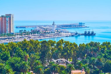 Malaga park ve limanı tepeden, İspanya