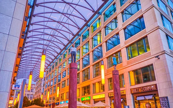 A rua comercial coberta em Berlim, Alemanha — Fotografia de Stock