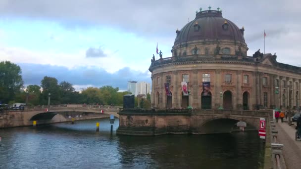 Berlín Alemania Octubre 2019 Conjunto Arquitectónico Del Museo Bode Puente — Vídeos de Stock