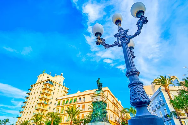 Les lampadaires vintage de la Plaza de San Juan de Dios à Cadix , — Photo