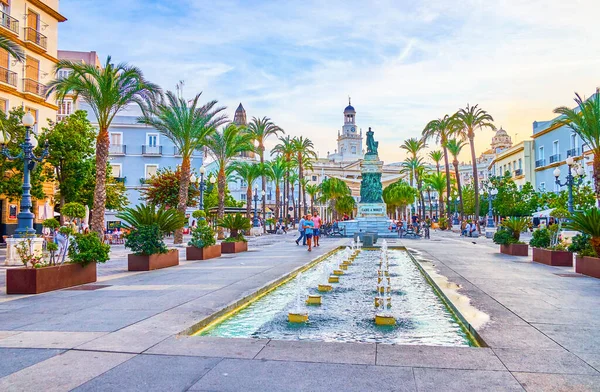 Séta a régi város Cadiz, Spanyolország — Stock Fotó