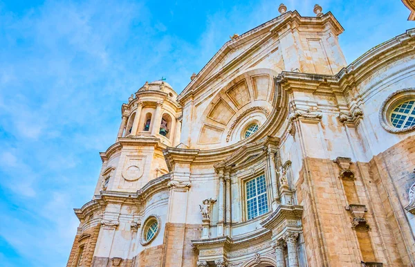 O pórtico central da Catedral de Cádiz, Espanha — Fotografia de Stock