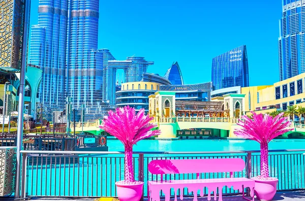 Dubai Emiratos Árabes Unidos Marzo 2020 Banco Color Rosa Con — Foto de Stock