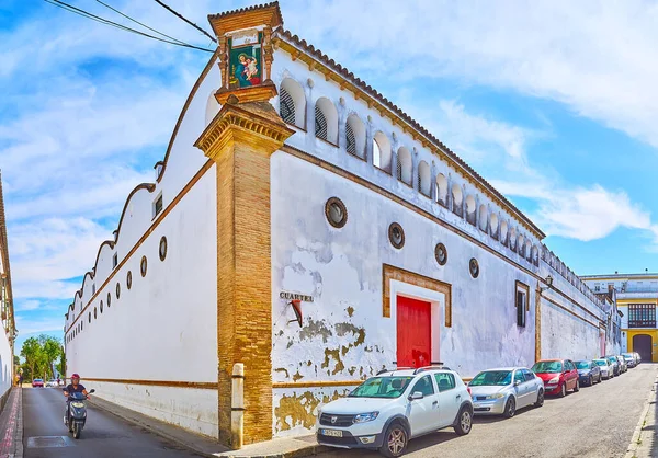 2019年9月22日 Spain Sanlucar September 9月22日 位于Sanlucar的Bodegas Naquillo的Solear酿酒厂的老式建筑 墙角装饰着圣母玛利亚瓷像 — 图库照片