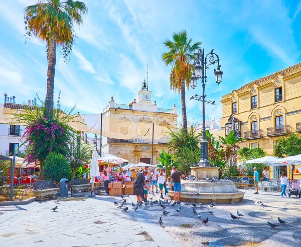 Sanlucar Spain September 2019 People Feed Pigeons Historic Plaza Del — Stock Photo, Image