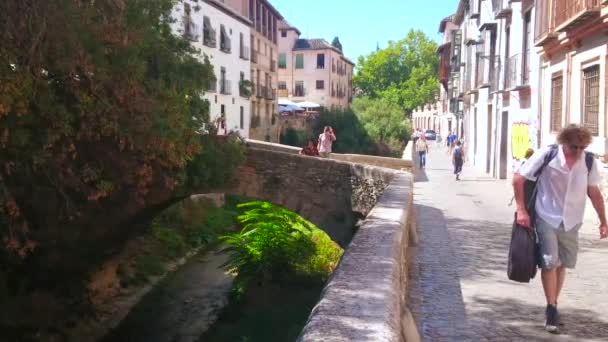 Granada Španělsko Září 2019 Úzká Středověká Ulice Carrera Del Darro — Stock video