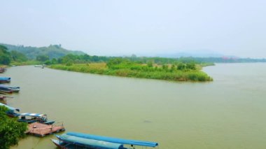 Mekong ve Ruak nehirlerinin birleştiği yer, Altın Üçgen bölgesi kadar ünlü, Ban Sop Ruak, Tayland manzarası