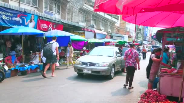 Chiang Rai Thailand Mei 2019 Uttarakit Straat Bezet Met Kraampjes — Stockvideo