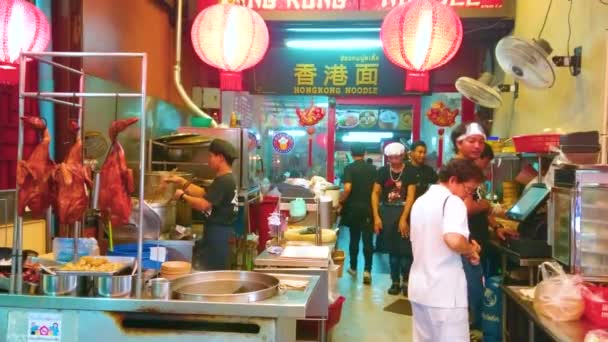 Bangkok Thailand Abril 2019 Cozinheiros Preparam Alimentos Cozinha Restaurante Chinês — Vídeo de Stock