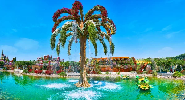 3月5日 阿联酋 2020年3月5日 作为花盆的带有棕榈树形喷泉和海龟雕塑的奇迹花园池塘全景 — 图库照片