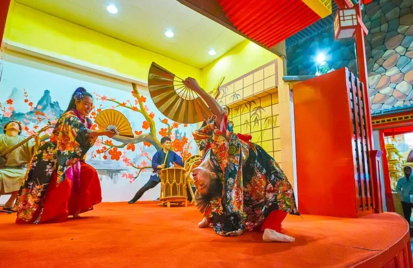 Dubai Sae Března 2020 Umělci Oblečení Kimono Hrají Japonský Tanec — Stock fotografie