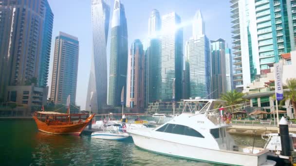 Dubai Vae Maart 2020 Moderne Jachten Boten Traditionele Dhow Boot — Stockvideo