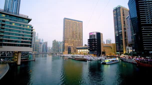 Dubai Sae Březen 2020 Pohled Večer Dubai Marina Výletními Čluny — Stock video