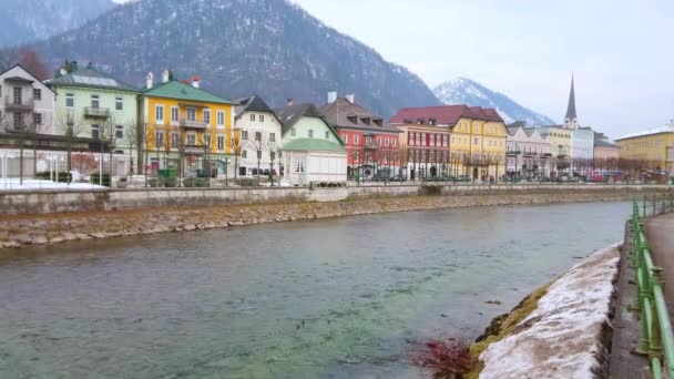 Zły Ischl Austria Luty 2019 Zimowy Spacer Nad Rzeką Traun — Wideo stockowe