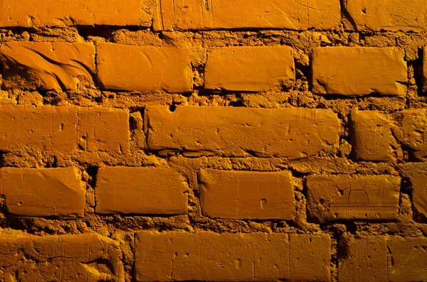 Bir tuğla duvar (yakın çekim, arka plan, doku turuncu boyalı).