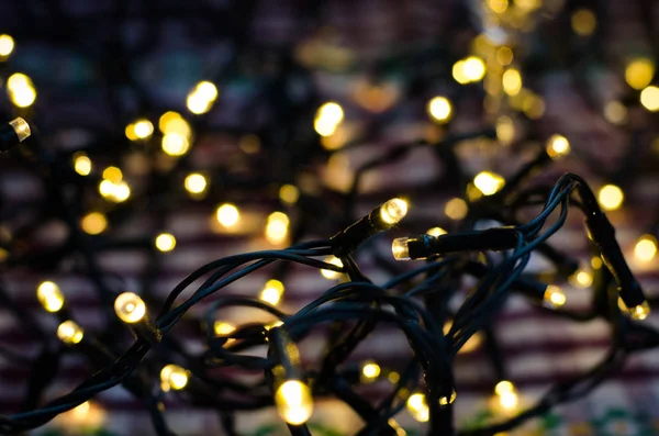 Warmweiße Led Lichter Auf Dunklem Hintergrund Weihnachtlicher Hintergrund Nahaufnahme Stockbild