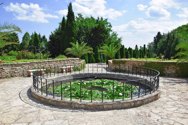 Botanik Bahçe gölet balçık Bulgaristan Palace Queen Mary