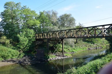Yaz renkli doğal fotoğraf Nehri Köprüsü 