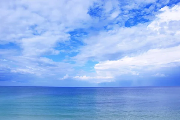 シースケープ青空の雲の海ビュー ブルガリア旅行ストック フォトで — ストック写真