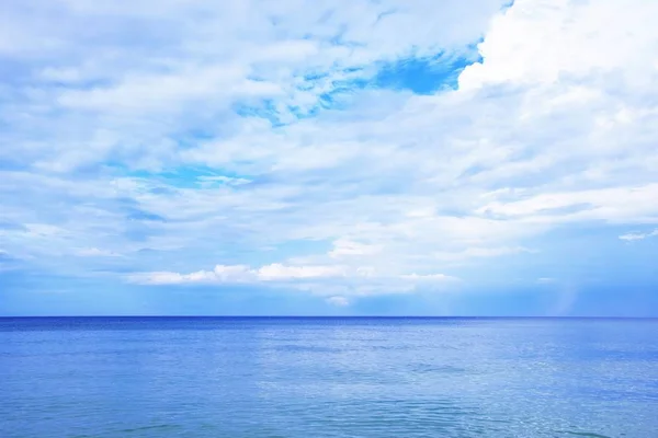 シースケープ青空の雲の海ビュー ブルガリア旅行ストック フォトで — ストック写真