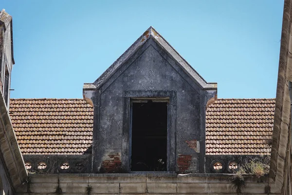 葡萄牙卡尔达斯 达兰尼亚的列奥王后热医院废墟被废弃 — 图库照片