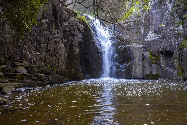 Foto Cascada Vista Montaña Cerca Montaña Río Cascada Paisaje — Foto de Stock