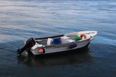 Bir balıkçı teknesi Tagus Nehri, Lisbon, Portekiz