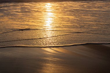 Güzel gün batımı Carcavelos beach, Cascais, Lizbon, Portekiz