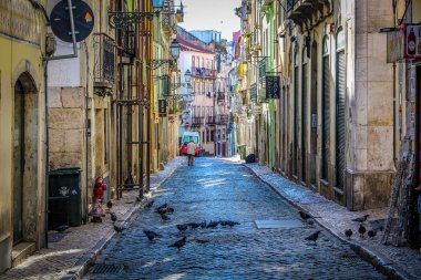 Bairro Alto, Lizbon, Portekiz 'de bir sokak.
