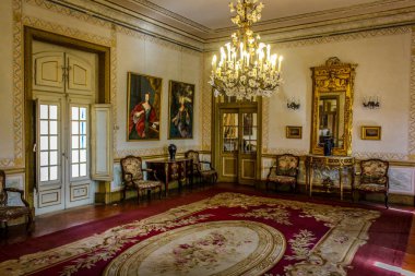 Oda Queluz Ulusal sarayda, 1747 ve 1794 arasında kral Pedro ve eşi için inşa edilmiştir. Sintra, Portekiz