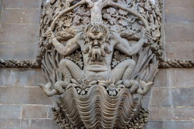 Triton Sintra lancet arch, Pena National Palace, romantik sarayda üzerinde