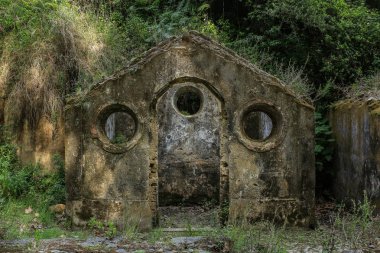 Terk edilmiş evde Pisao çiftliği, Sintra, Portekiz