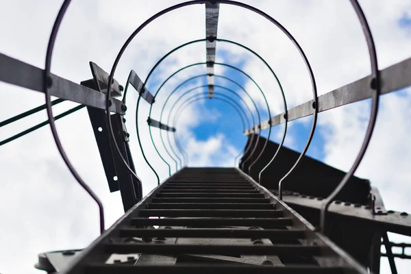 Escadas Metal Céu Nuvens — Fotografia de Stock
