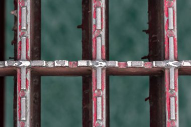 Soyut Tagus Nehri aşağı, Lizbon, Portekiz ile 25 Nisan köprü görünümünü