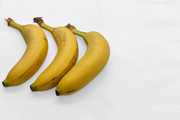 Trois Bananes Fond Blanc Alimentation Saine — Photo