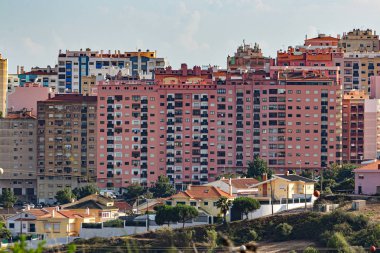 Sintra, Portekiz'de bir tepede konut binaları