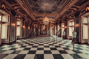 Kral Queluz Ulusal Sarayı 'nın odası 1747 ve 1794 yılları arasında Kral Pedro ve eşi için inşa edilmiştir. Sintra, Portekiz