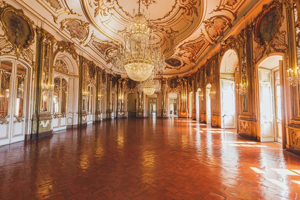 克洛伊兹国家宫的舞厅建于1747年至1794年间 是为佩德罗国王和他的妻子建造的 葡萄牙辛特拉 — 图库照片