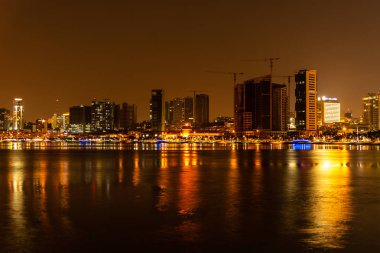 Reflexo de Luanda bir gece, Angola