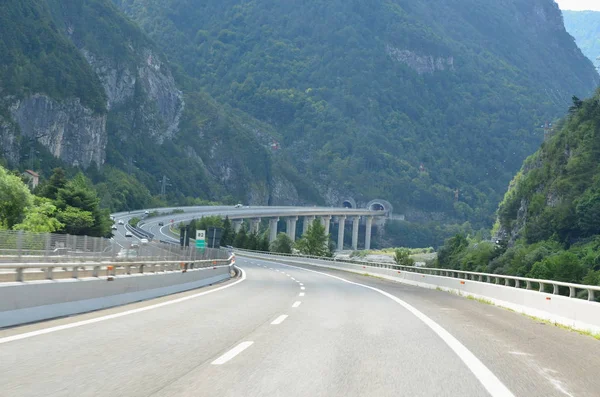 Autopista A23 Atraviesa Los Alpes Italia — Foto de Stock