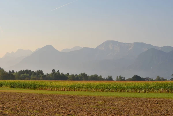 Krajobraz Wokół Miejscowości Velden Austrii Land Karyntia Powiecie Villach Austria — Zdjęcie stockowe