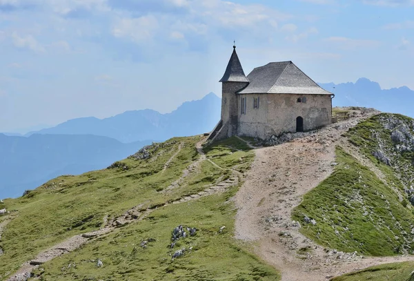 Kyrkan Maria Stein Bergen Dobratsch Eller Villacher Alpe 2166 Över — Stockfoto