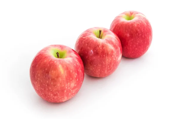 在白色背景上分离的红苹果 — 图库照片