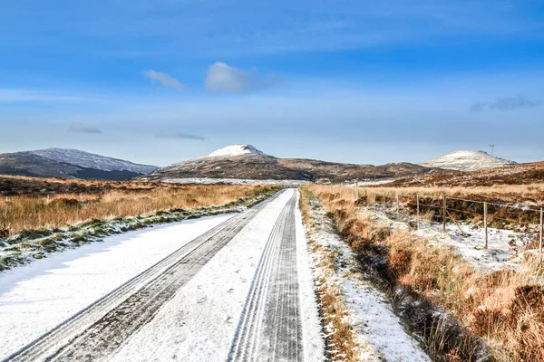 Skoçya Skoç Kış Manzarası Ile Seyahat Road Buzlu Yol Koşulları — Stok fotoğraf