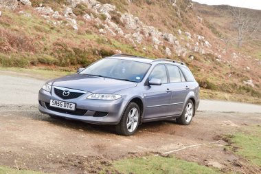 Isle of Skye, İskoçya, Mart 2012: Mazda 6 Emlak 2005 - Japon sonsuz benzinli motor, gövde aşınma, geniş tourer aile otomobili ile ilgili sorunlar
