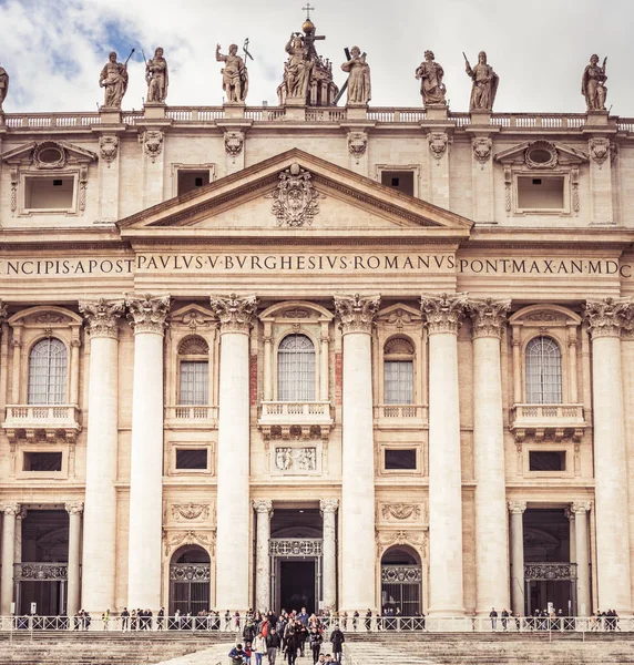 Roma Italia Diciembre 2018 Estatuas Famosa Columnata Basílica San Pedro — Foto de Stock